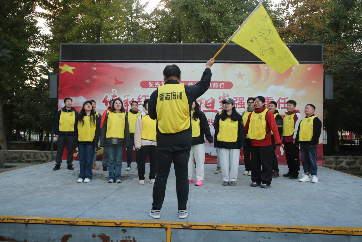 赋能青春 协作致远 | 北京轻工技师学院组织青年教职工开展团...